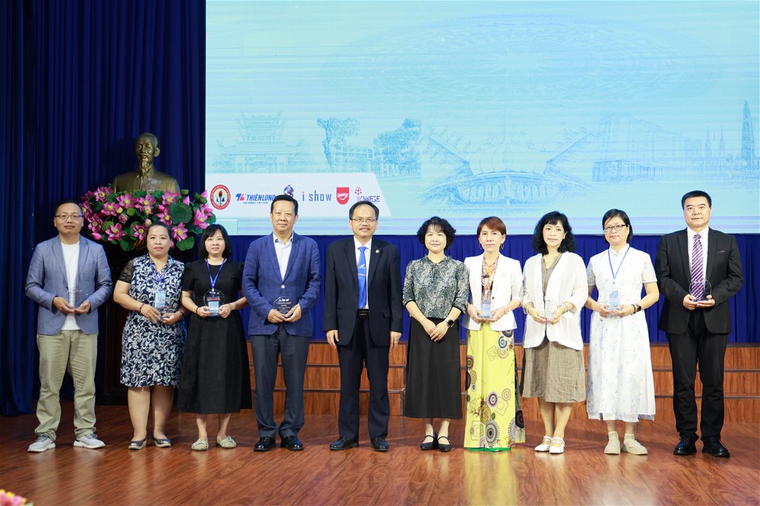 TS Nguyễn Thị Hoàng Oanh – Trưởng phòng Quan hệ Quốc tế LHU tham gia chủ trì tiểu ban báo cáo