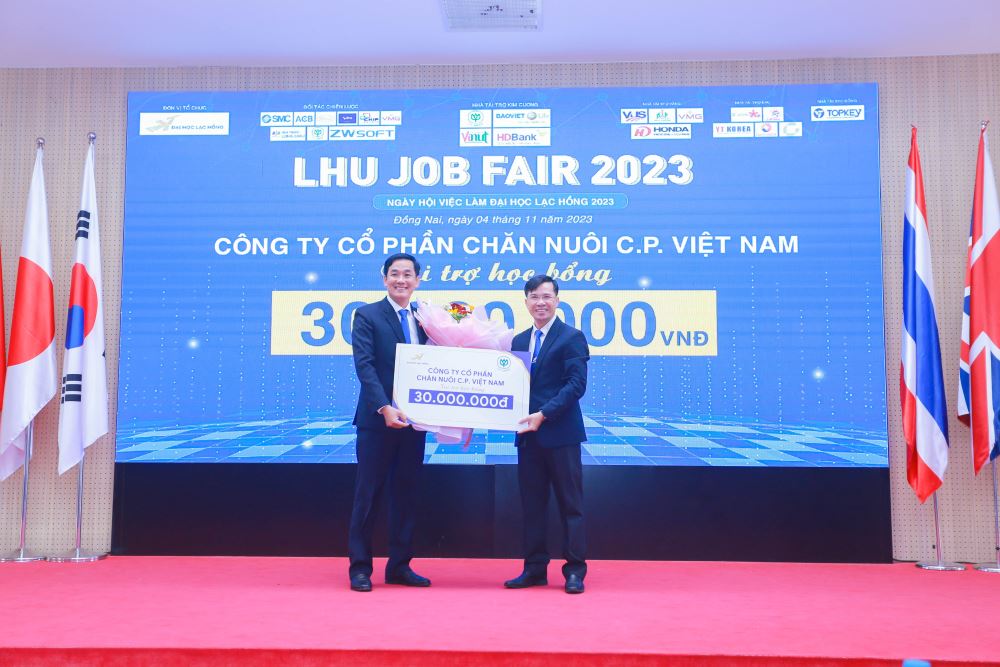 LHU JOB FAIR 2023 - Ngày hội việc làm của sinh viên Khối Kinh tế trước ngày tốt nghiệp