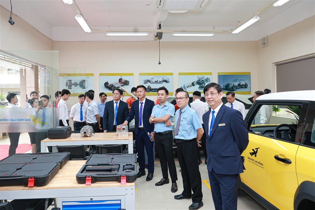 Mạnh tay đầu tư hơn 2 tỷ đồng cho sinh viên ngành Công nghệ Kỹ thuật Ô tô điện